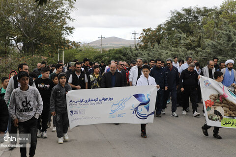 همایش پیاه روی خانوادگی مسیر صلح به مناسبت روز گردشگری