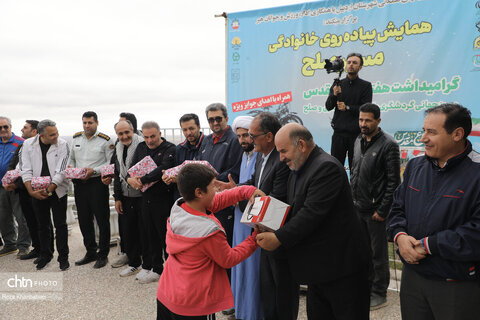 همایش پیاه روی خانوادگی مسیر صلح به مناسبت روز گردشگری