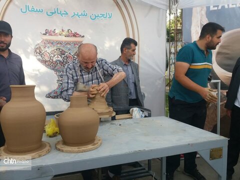 جشنواره و مسابقه سفالگری در لالجین برگزار شد