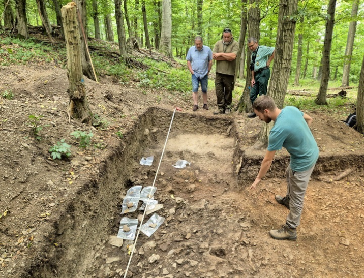 کشف گنجینهای که ۲۵۰۰ سال قبل از ترس حمله دشمن دفن شده بود