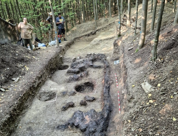 کشف گنجینهای که ۲۵۰۰ سال قبل از ترس حمله دشمن دفن شده بود