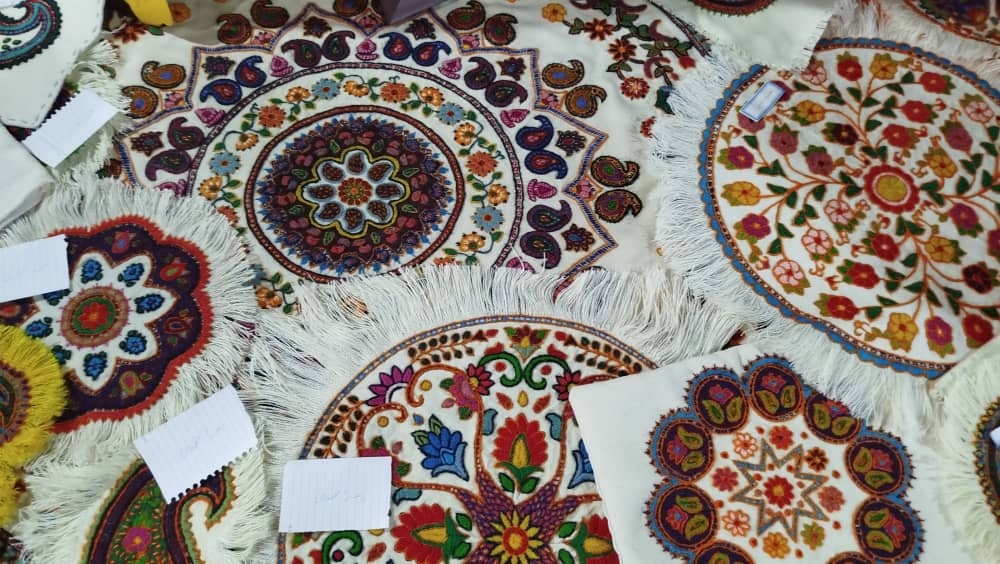 نمایشگاه پایان دوره ۱۰۰ هنرجوی صنایعدستی در ساوجبلاغ برگزار شد