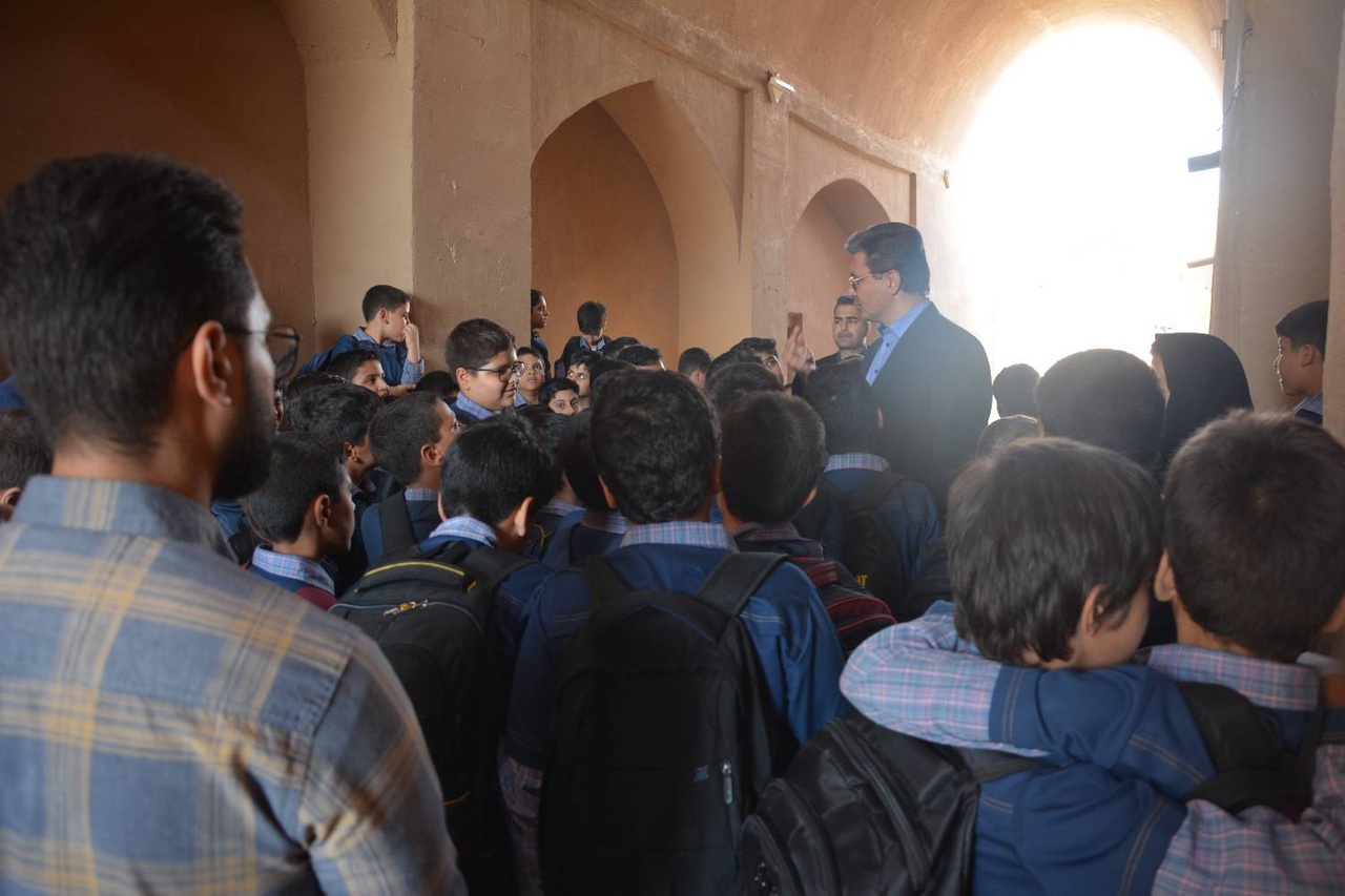 بازدید دانشآموزان و سالمندان از روستای هدف گردشگری فهرج