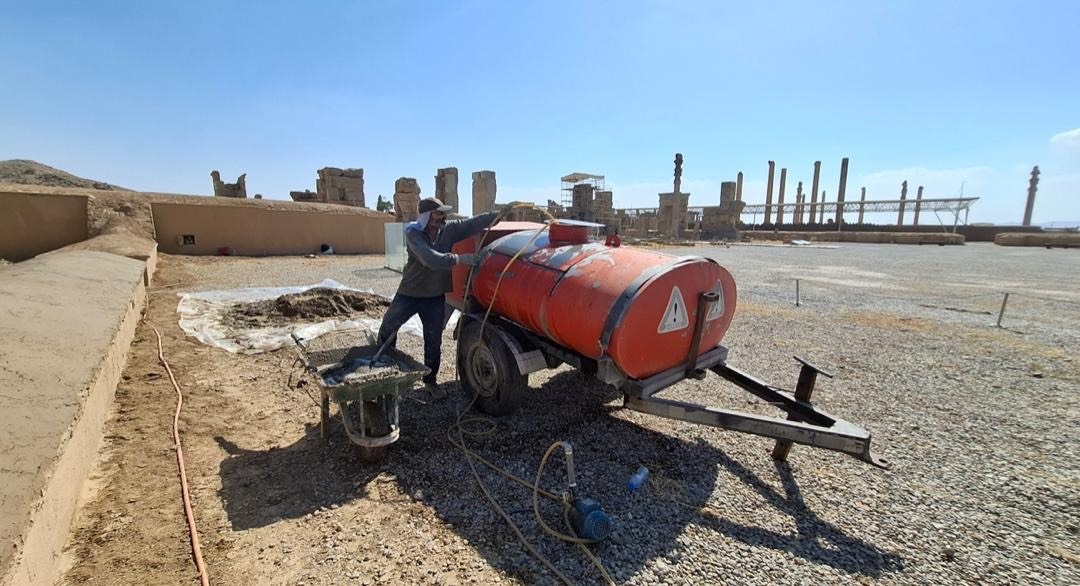 آغاز عملیات اجرایی پروژه حفاظت و مرمت دیوارهای خشتی کاخهای تخت جمشید