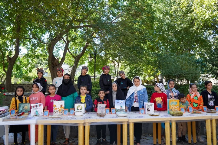 جشنواره کتاب‌های خوشمزه در باغ نظری همدان برگزار شد