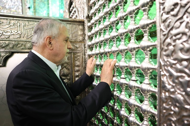 وزیر میراث‌فرهنگی، گردشگری و صنایع‌دستی حرم مطهر شاهچراغ (ع) را زیارت کرد