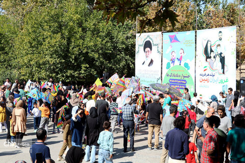 پرواز بادبادک‌های کودکان بجنوردی در منطقه نمونه ملی گردشگری بش قارداش