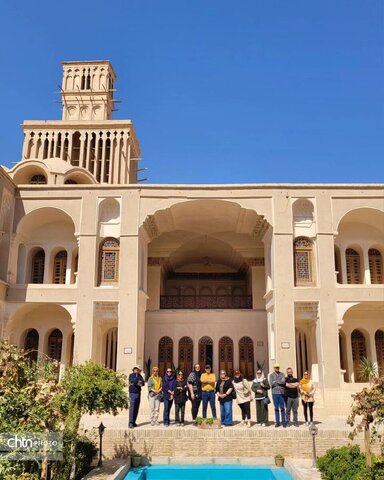 بازدید راهنمایان گردشگری شهر شیراز از جاذبه های تاریخی شهرستان ابرکوه