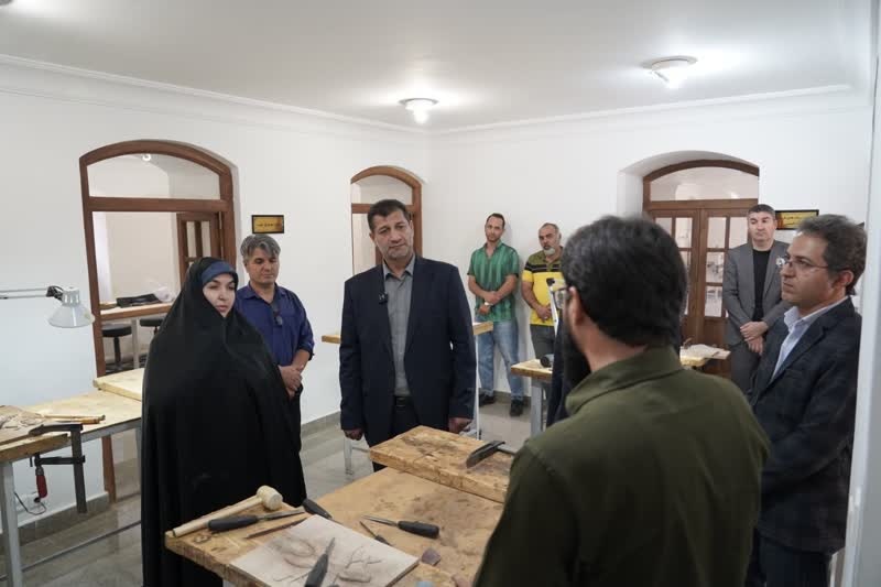 توجه به صنایعدستی باعث حفظ و انتقال فرهنگ یک شهر و منطقه میشود/ مرمت و احیا آثار تاریخی گامی بلند برای حراست از میراث گذشتگان