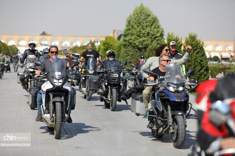 موتورسواران گردشگر اسپانیایی و آرژانتینی دراصفهان