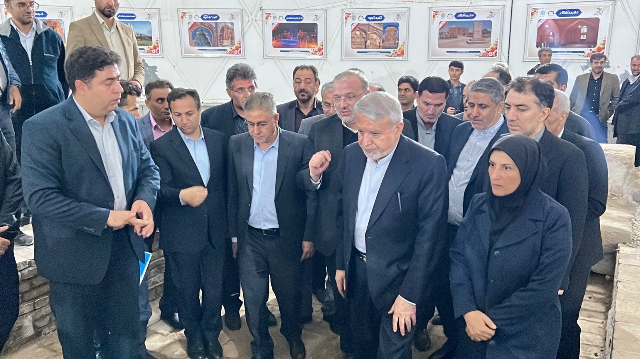 بازدید شبانه صالحیامیری از رصدخانه مراغه