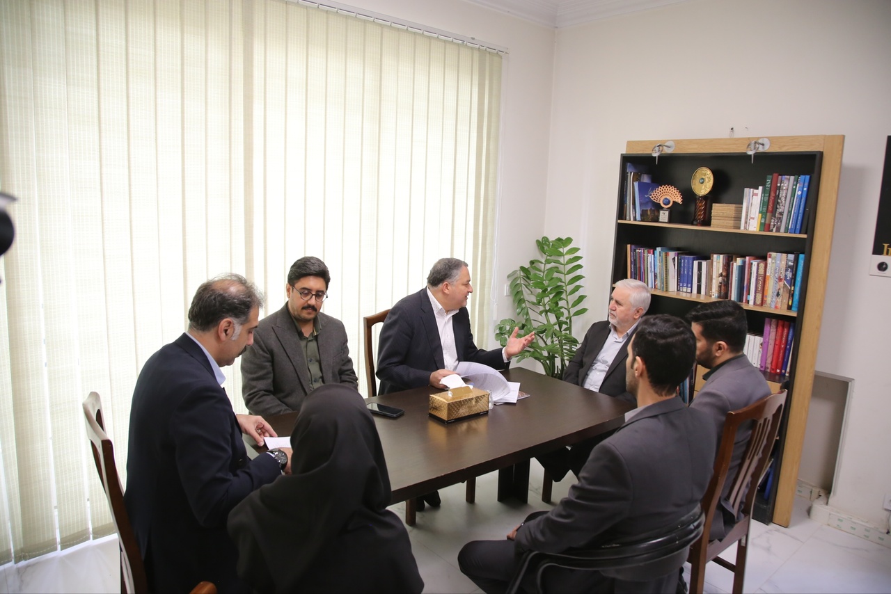 بازدید علی دارابی از دبیرخانه سومین جشنواره چندرسانهای میراثفرهنگی/ ۴ هزار اثر دریافت شد