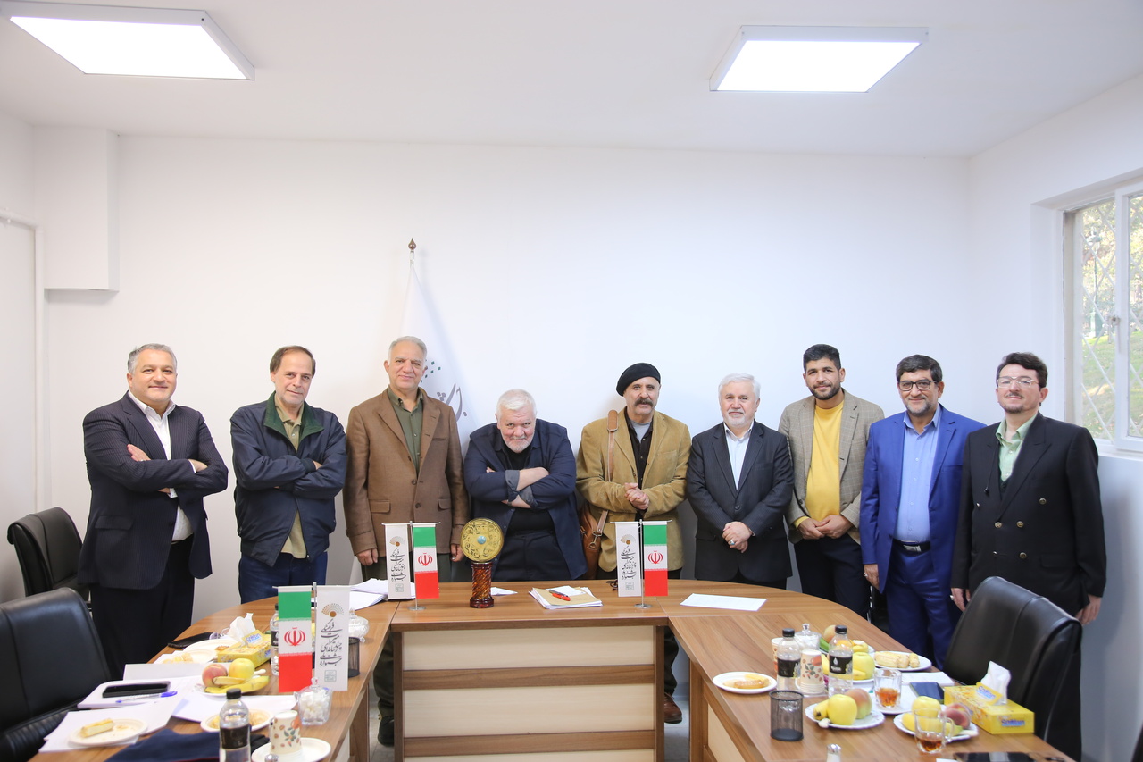 حضور دارابی در جلسه داوری بخش شعر، موسیقی و نماهنگ جشنواره چندرسانهای میراث فرهنگی