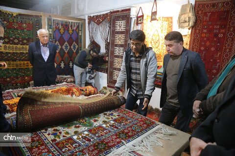 معاون اتاق بازرگانی و تجار کشور تاجیکستان با سفر به خراسان شمالی از مجموعه فرهنگی تاریخی مفخم و خانه صنایع‌دستی جاجرمی در شهرستان بجنورد بازدید کردند.