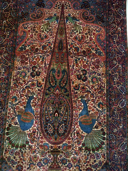 نقش درخت سرو در دستبافتهها و هنر ایرانی