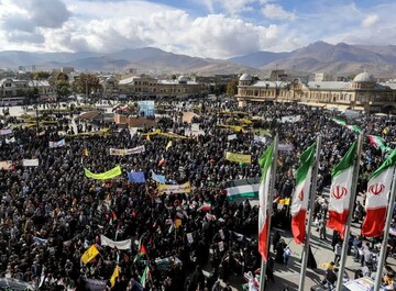 راهپیمایی روز ۱۳ آبان در دارالمومنین و دارالمجاهدین همدان