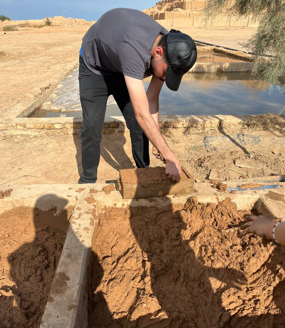 آشناسازی دانشجویان با روشهای حفاظتی و مرمتی در چغازنبیل