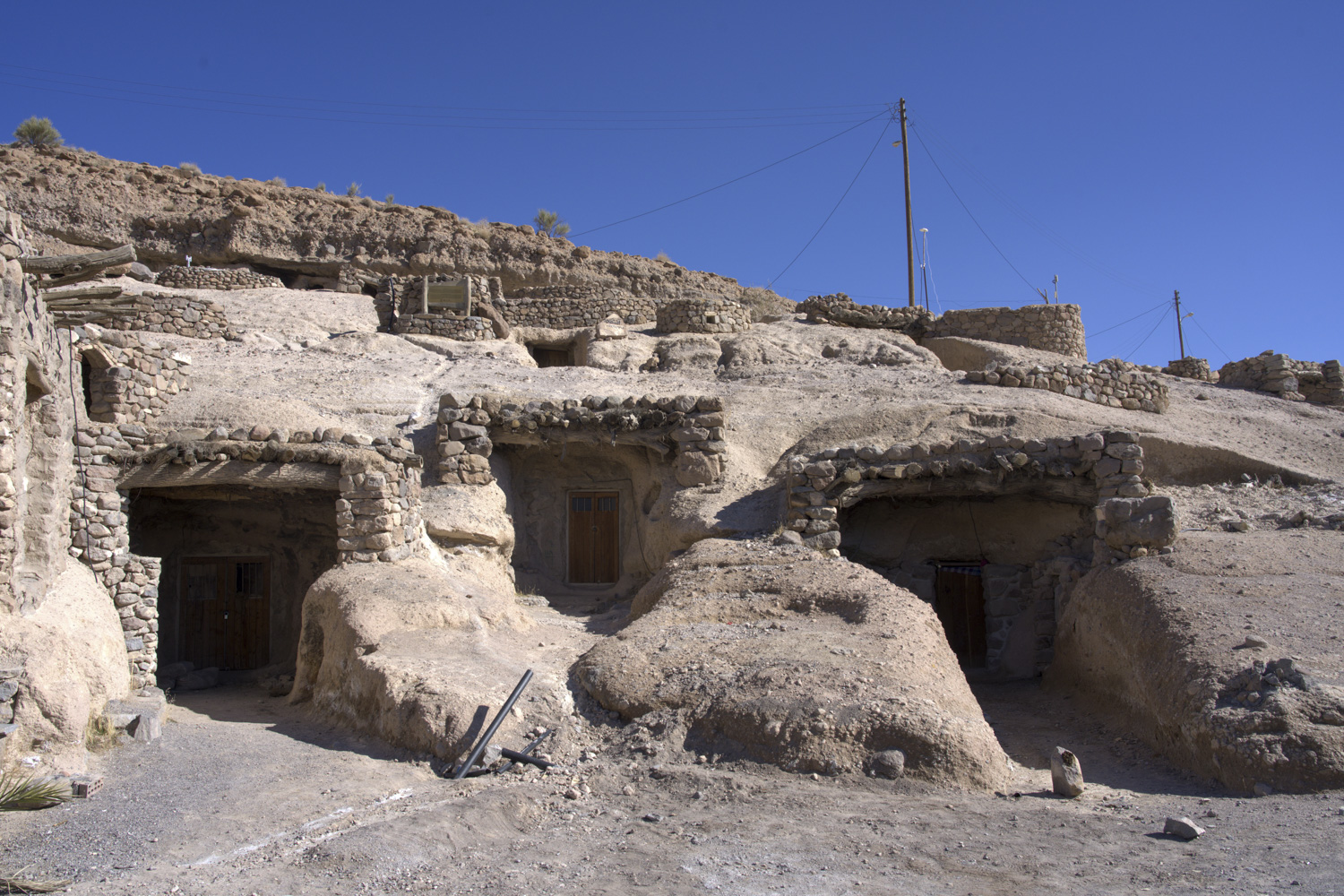روستای دستکند میمند بیمانند از منظر تاریخی، فرهنگی و طبیعی