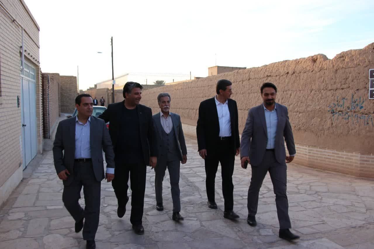 برگزاری تورهای گردشگری یکی از راههای معرفی بافت تاریخی شریفآباد
