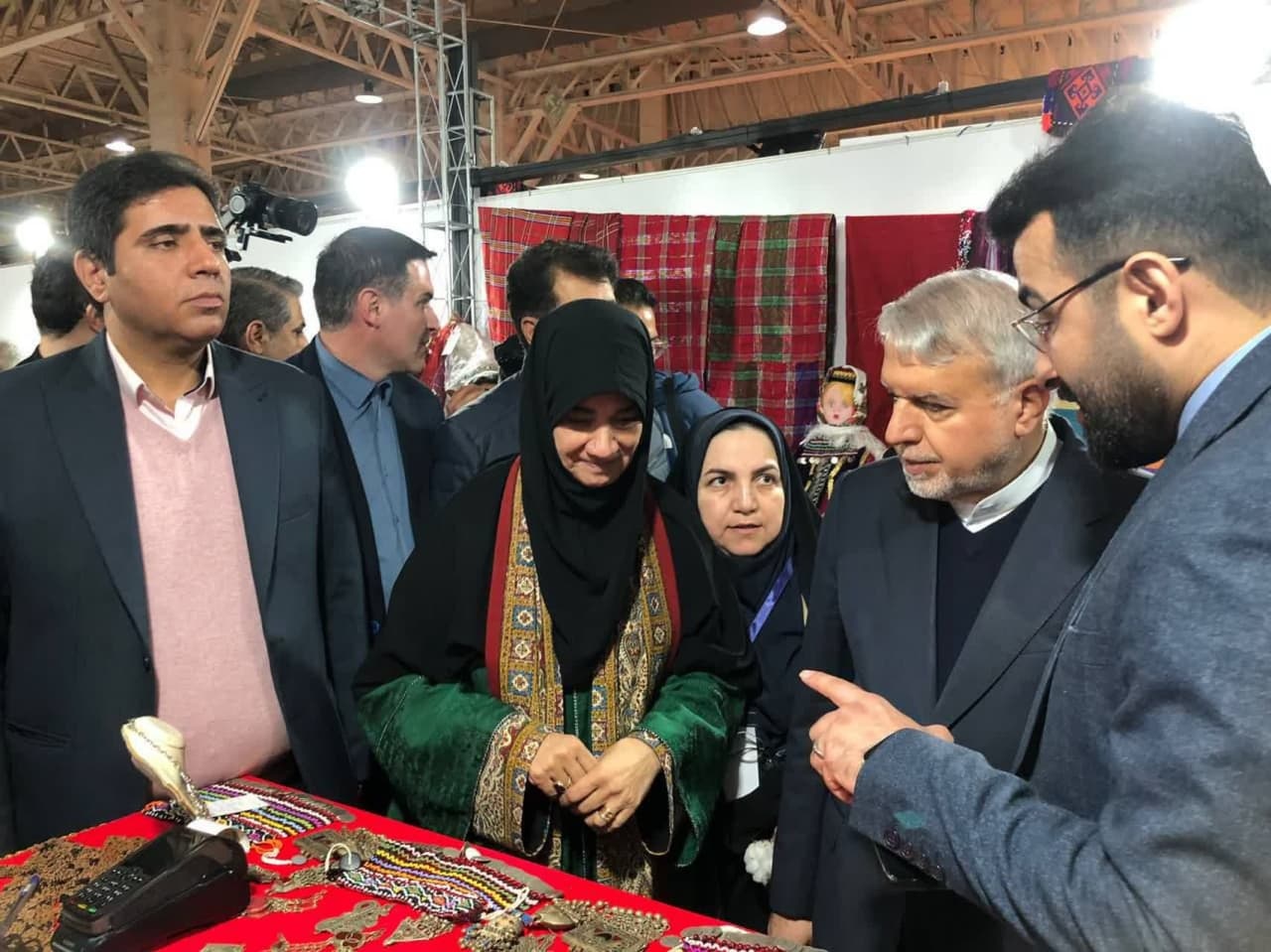 بازدید وزیر میراثفرهنگی از بخش نمایشگاهی استان گلستان در نمایشگاه ملی صنایعدستی