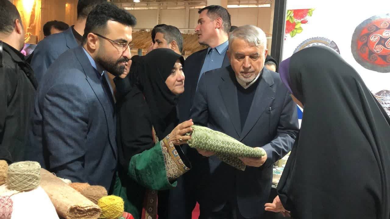 بازدید وزیر میراثفرهنگی از بخش نمایشگاهی استان گلستان در نمایشگاه ملی صنایعدستی
