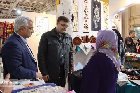 دومین روز سی و هفتمین نمایشگاه ملی صنایع‌دستی ایران باحضور پر شور هنرمندان و صنعتگران خراسان رضوی