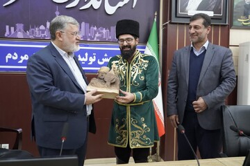 دیدار هنرمندان صنایع‌دستی آذربایجان غربی با استاندار تهران