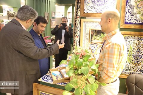 حضور جناب آقای دکتر حسن فرطوسی در غرفه اداره کل میراث فرهنگی،گردشگری و صنایع دستی استان البرز