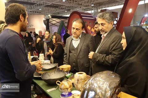 حضور جناب آقای افضلی در غرفه صنایع دستی اداره کل میراث فرهنگی، گردشگری و صنایع دستی استان البرز