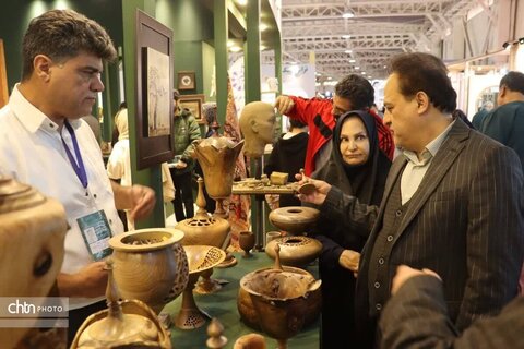 حضور جناب آقای افضلی در غرفه صنایع دستی اداره کل میراث فرهنگی، گردشگری و صنایع دستی استان البرز