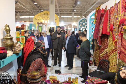 نماینده مردم مشهد و کلات در مجلس شورای اسلامی در غرفه خراسان رضوی در سی و هفتمین نمایشگاه ملی صنایع‌دستی تهران 