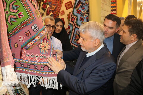 بازدید سید رضا صالحی امیری از غرفه صنایع دستی استان ایلام در سی‌وهفتمین نمایشگاه ملی صنایع دستی