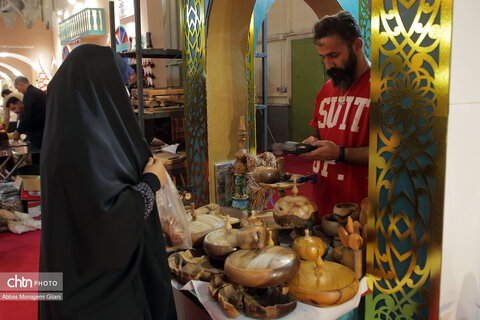 غرفه قم در نمایشگاه ملی صنایع دستی تهران