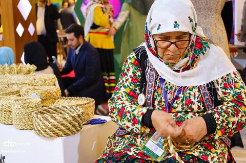 نمایشگاه صنایع‌دستی از نمایی دیگر