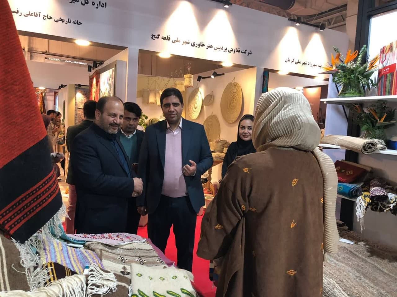 بازدید نماینده علیآبادکتول در مجلس از بخش نمایشگاهی استان گلستان در نمایشگاه ملی صنایعدستی