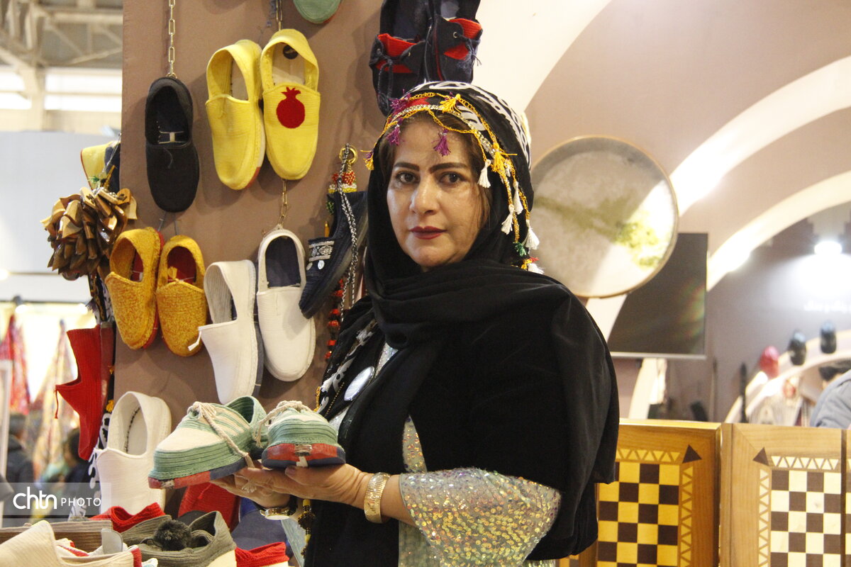 صنایع دستی دوباره خودی نشان داد/ غرفهدارانی که از شرایط برپایی نمایشگاه و فروش رضایت داشتند