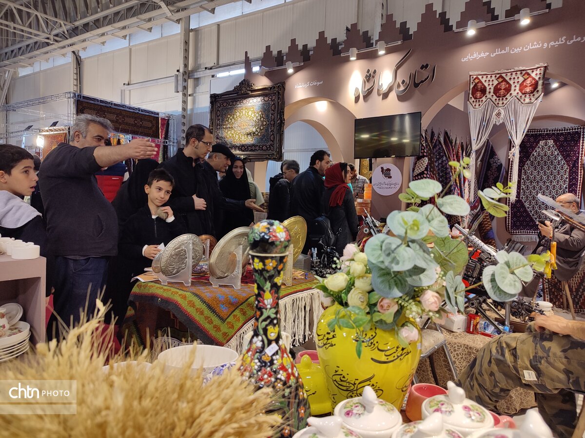 نمایشگاههای صنایعدستی مجالی برای بازگویی روایتهای تاریخی پشت آثار/ گشودن جهانی تازه برای مخاطب/ هنرمندی که با اشیای کهن جنگلنشینان شمال ایران جهانی شد