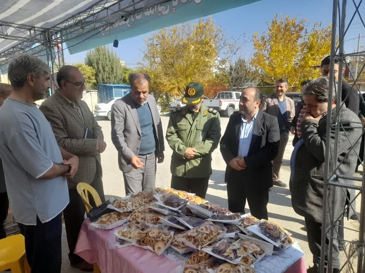 برپایی نخستین نمایشگاه صنایع‌دستی  و محصولات خانگی در شهرستان رزن همدان