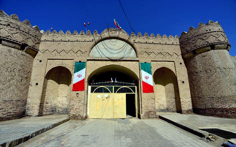 «قلعه ناصری» نگینی در قلب ایرانشهر/ سازهای خشتی و باصلابت از دوره قاجار