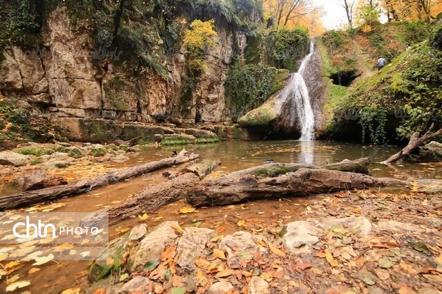 پاییز رنگارنگ در آبشار لوه شهرستان گالیکش