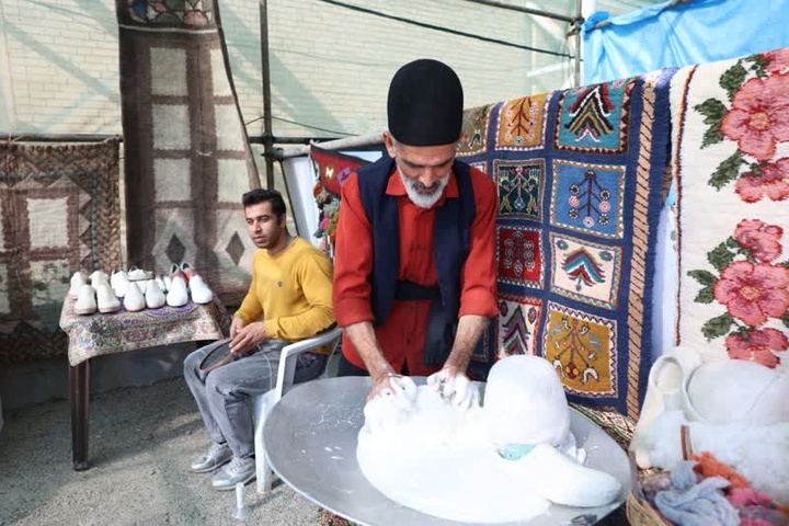 برگزاری کارگاه صنایع‌دستی در حاشیه دومین جشنواره انار ایج و رود بال استهبان