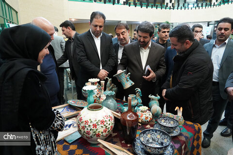 مراسم تجلیل از هنرمندان برجسته صنایع‌دستی استان همدان حاضر در سی و هفتمین نمایشگاه ملی صنایع‌دستی