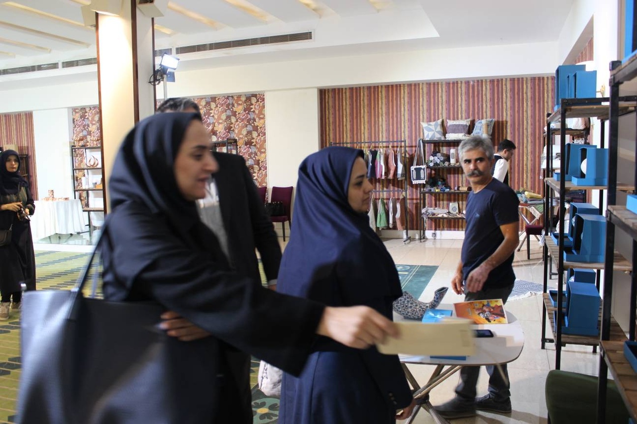 آغاز به کار سومین نمایشگاه صنایع دستی با بستهبندی و هدایای سازمانی در یزد