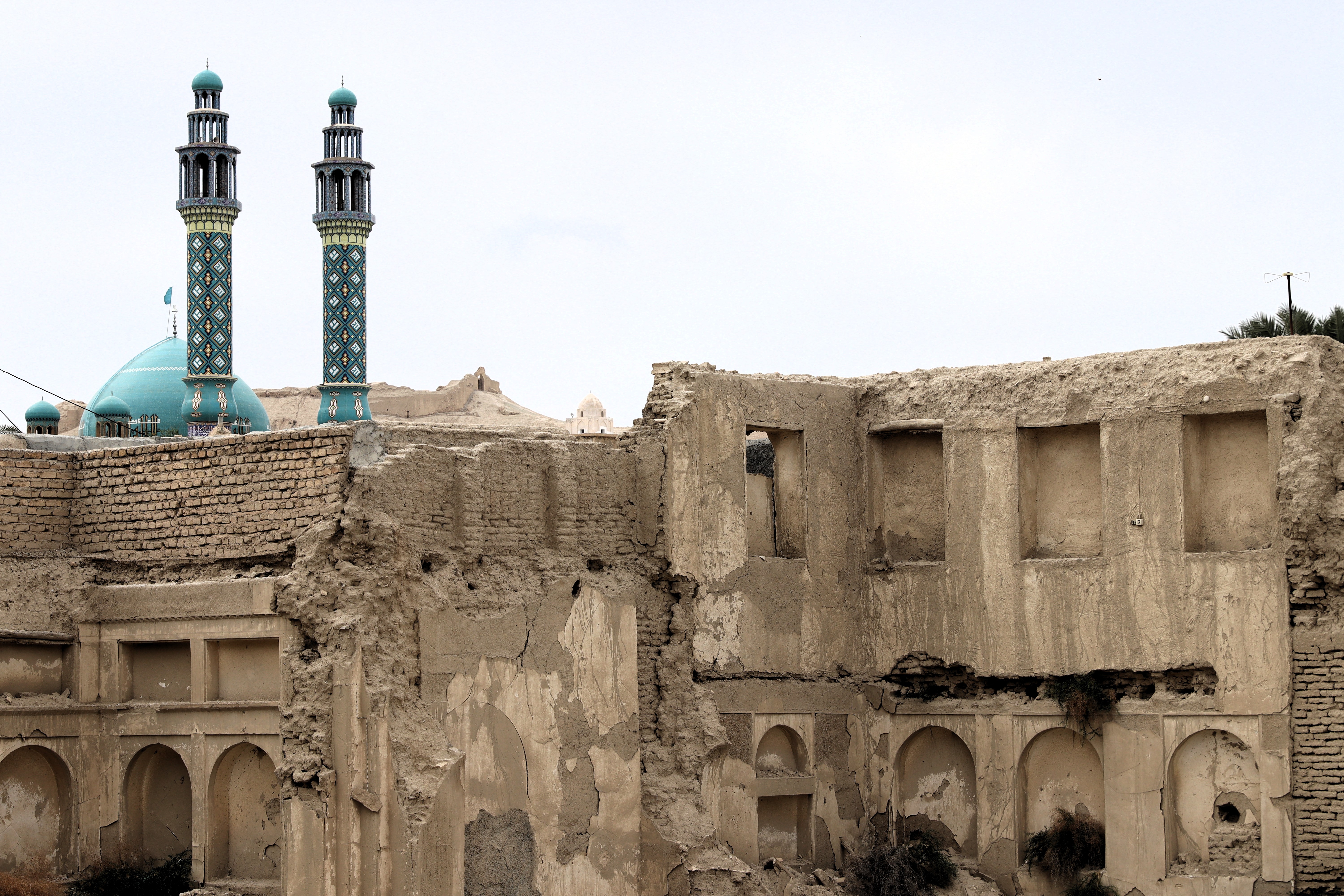 روز سوم تور رسانهای لارستان: جادوی خاک، آب و تاریخ