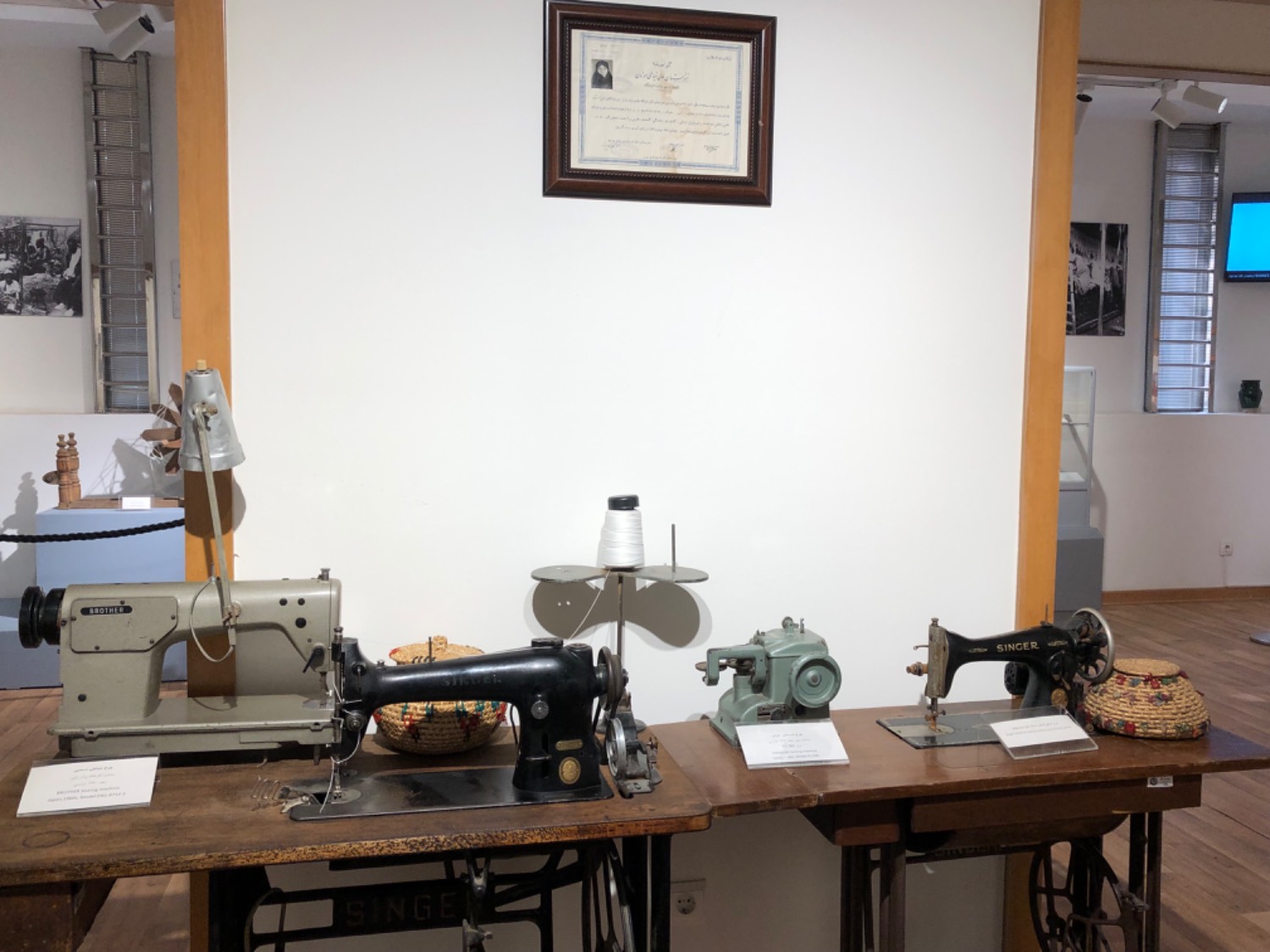 «موزه ملی کار» چه مشاغلی را به تصویر میکشد؟/ از آهنگری تا حلاجی و اصناف عهد قاجار/ ابزارهایی که بار نوستالژیک دارند