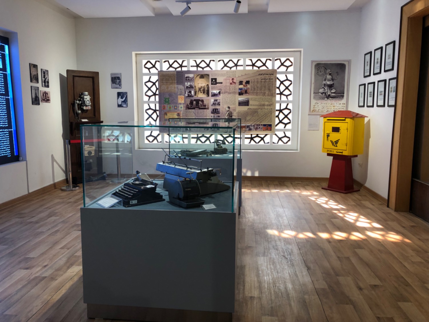 «موزه ملی کار» چه مشاغلی را به تصویر میکشد؟/ از آهنگری تا حلاجی و اصناف عهد قاجار/ ابزارهایی که بار نوستالژیک دارند