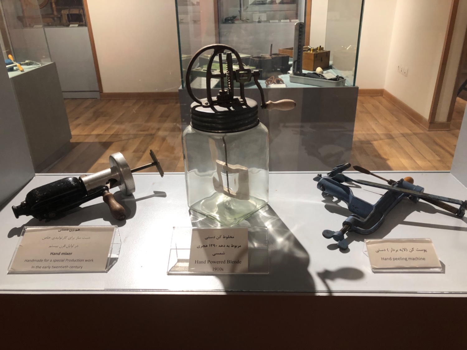 «موزه ملی کار» چه مشاغلی را به تصویر میکشد؟/ از آهنگری تا حلاجی و اصناف عهد قاجار/ ابزارهایی که بار نوستالژیک دارند