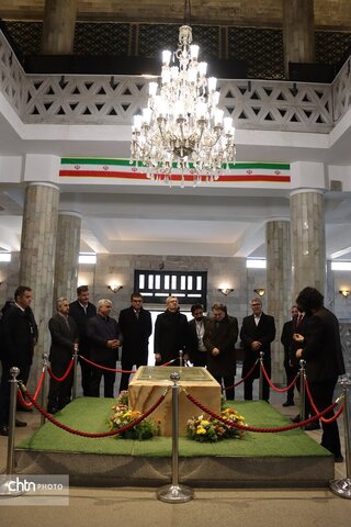 معاون وزیر امور خارجه ترکیه درمجموعه فرهنگی و تاریخی آرامگاه فردوسی