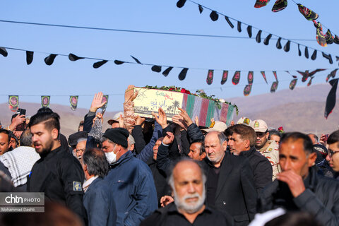 تشییع و خاکسپاری پیکر مطهر شهید گمنام دفاع مقدس در روستای خلیفه لو