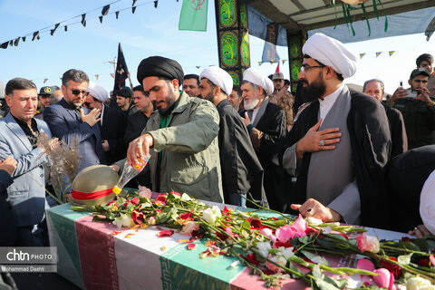 تشییع و خاکسپاری پیکر مطهر شهید گمنام دفاع مقدس در روستای خلیفه لو